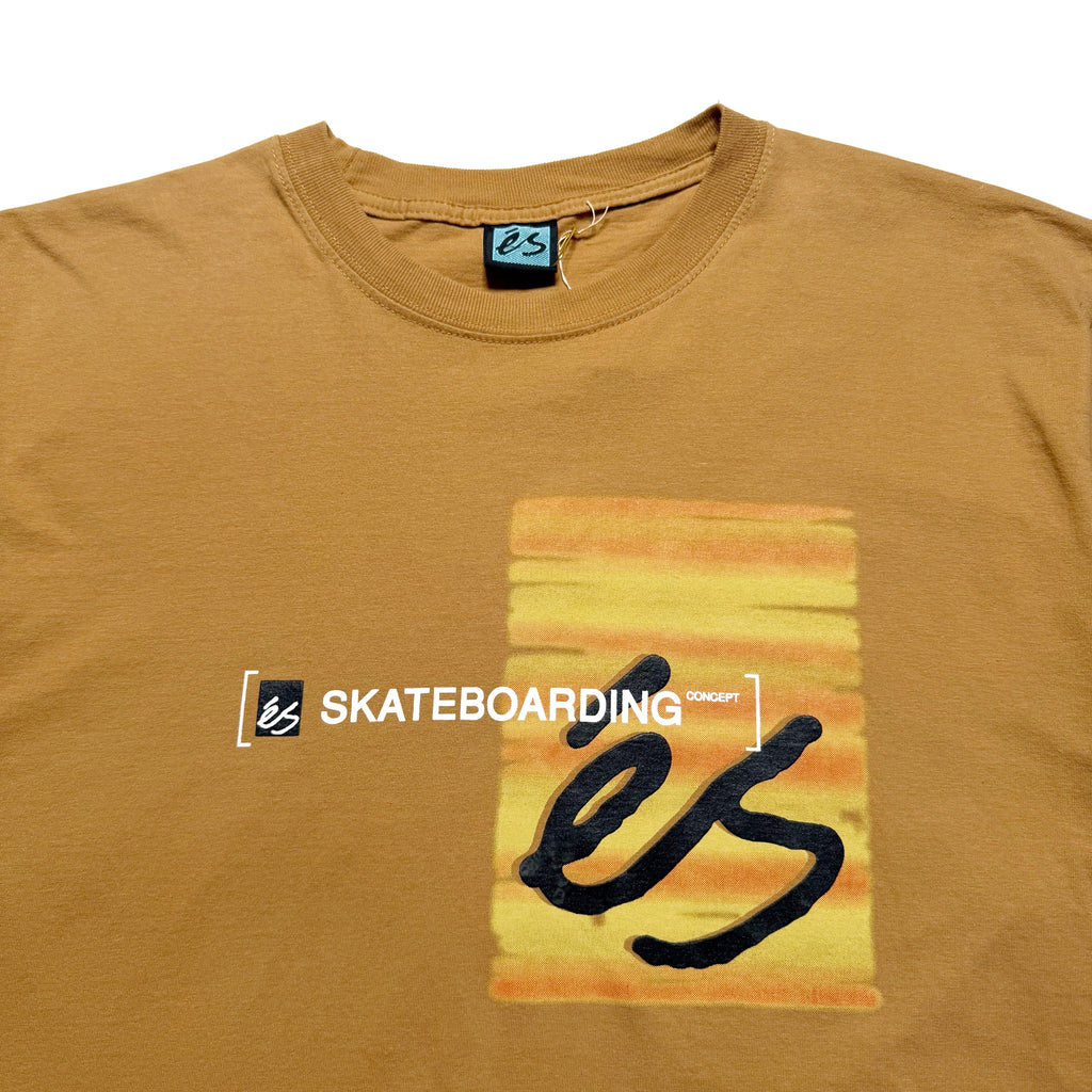 90~00s ES Logo Graphic Tee