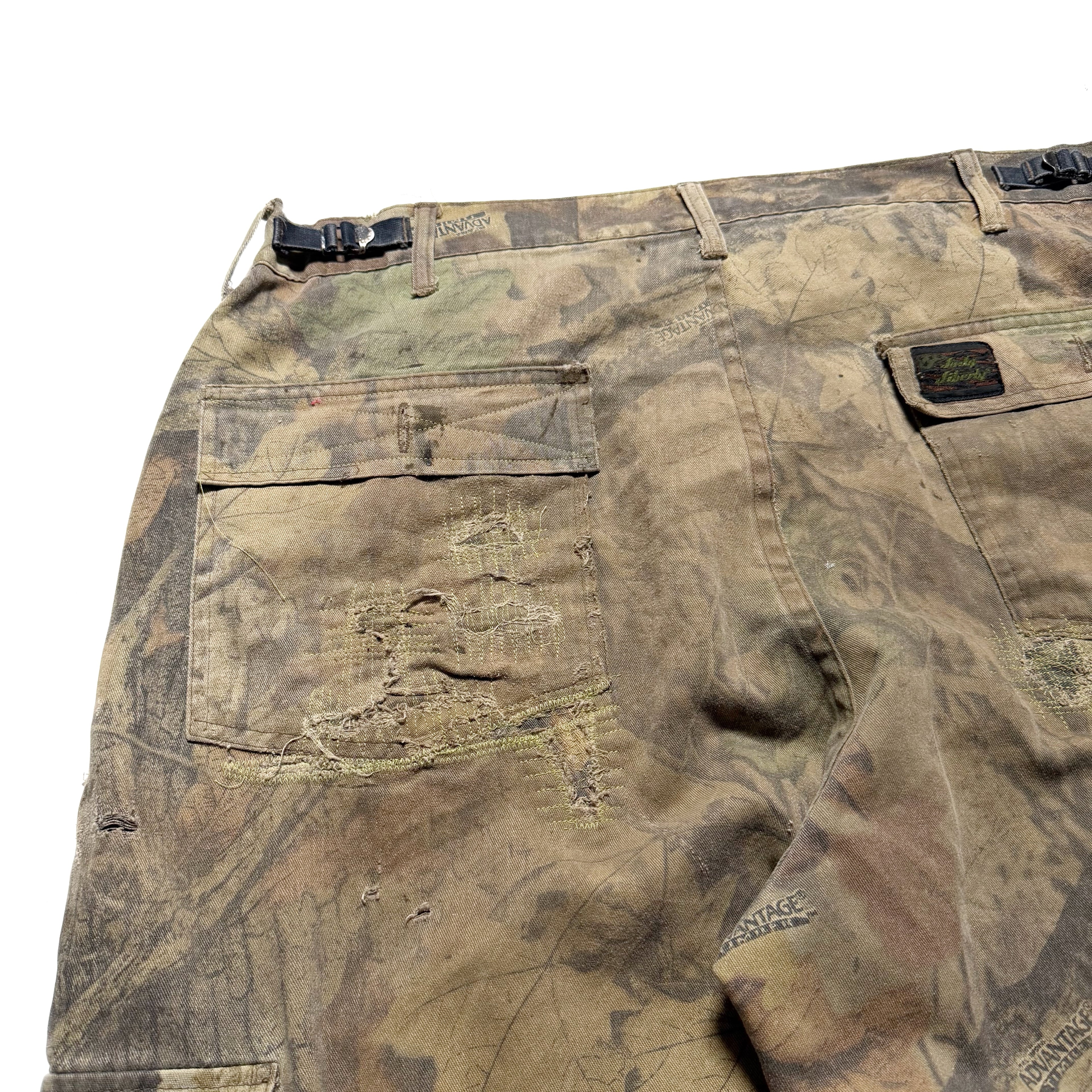 00s UNKNOWN Tree Camo Baggy Cargo Shorts
