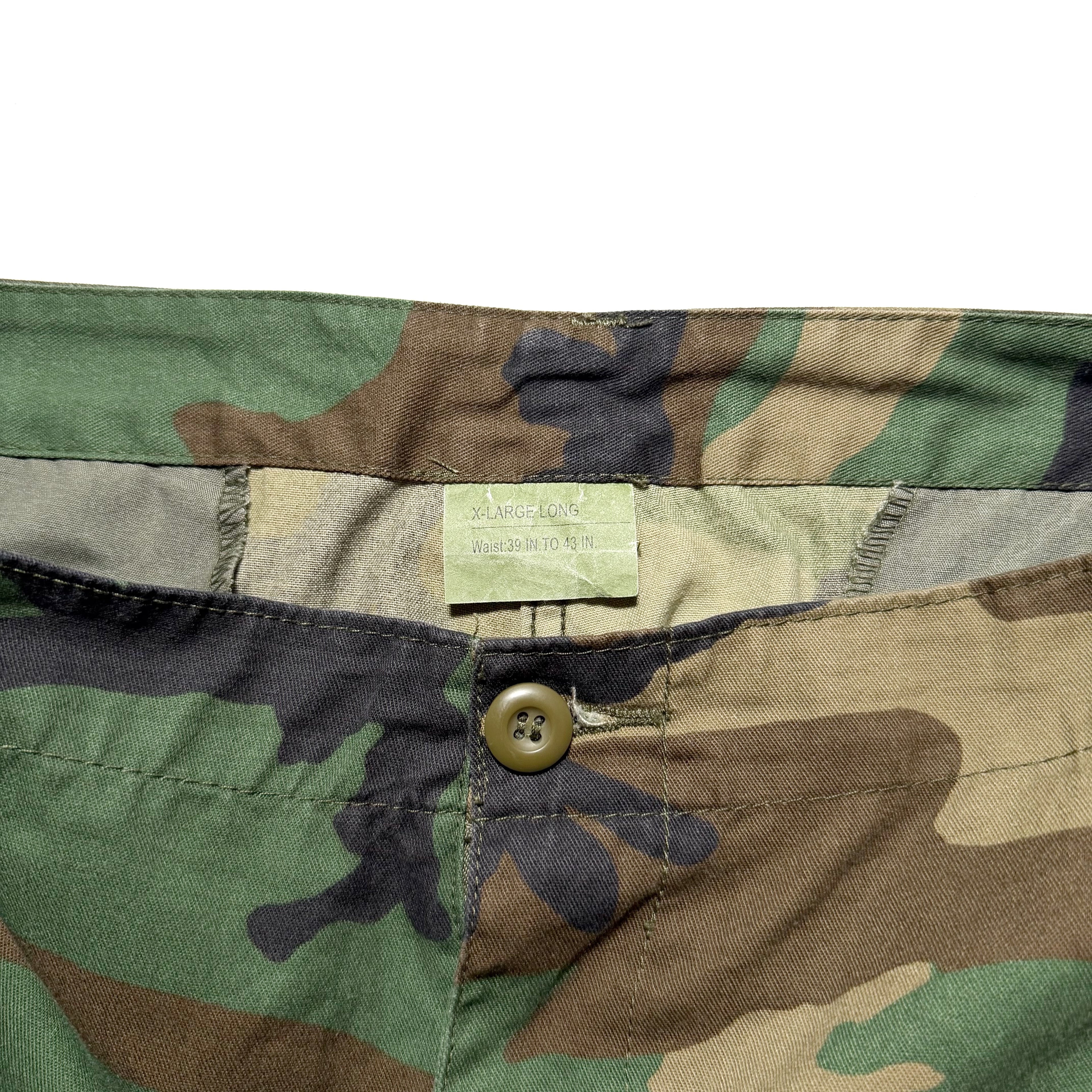 00s UNKNOWN Camo Cargoshorts